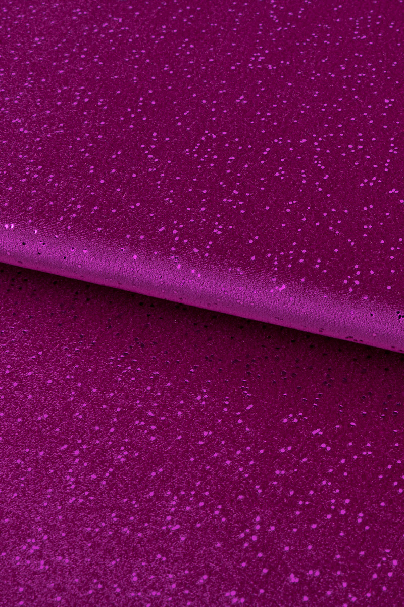 Stoff in der Farbe brombeer