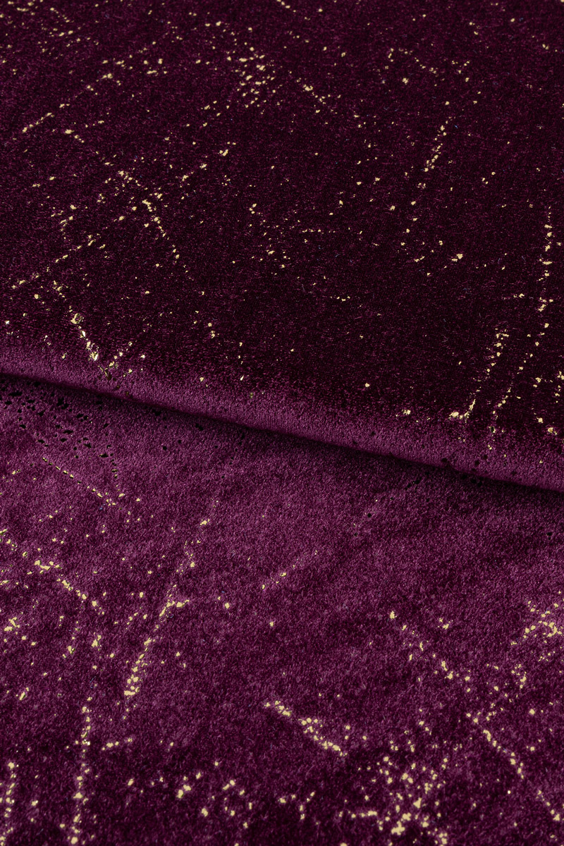 Stoff in der Farbe bordeaux-gold